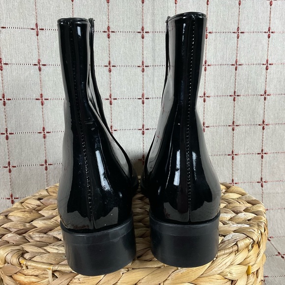 Aquatalia “Tenley” Patent Leather Ankle Boots Water Resistant Front Zip 7.5 New - Picture 4 of 8